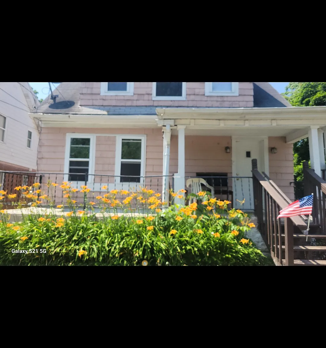 2 bed, 1.5 bath, 1000 sqft, $1,100 — Photo 1