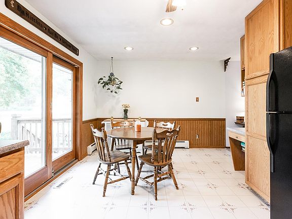 5th image of 305 N Bernard St