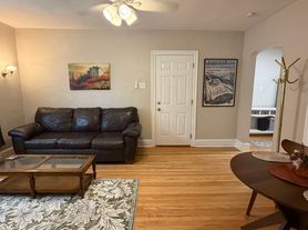3220 Oak Hill Ave, Saint Louis, MO