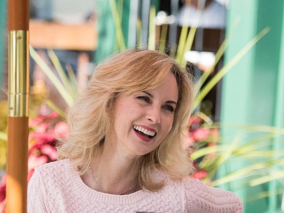 Homeowners meeting for coffee