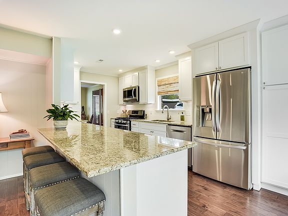 4th image of 7776 Woodridge Dr