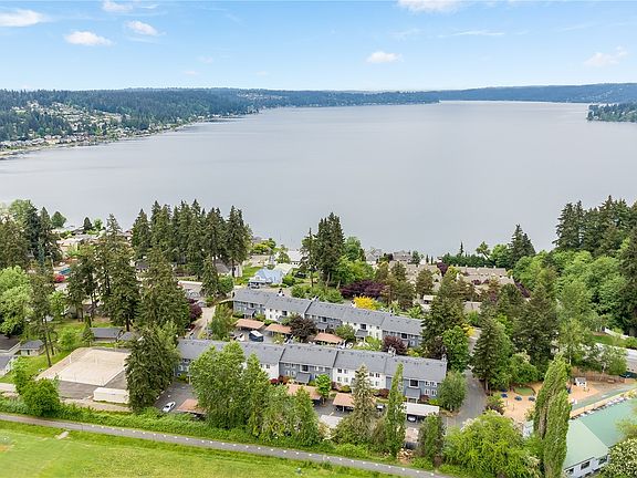 2nd image of 4185 W Lake Sammamish Parkway SE #B106