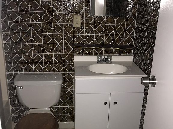 5th image of 1732 Wright Ave