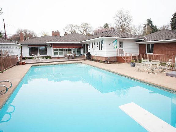 4th image of 2202 W Chestnut Ave