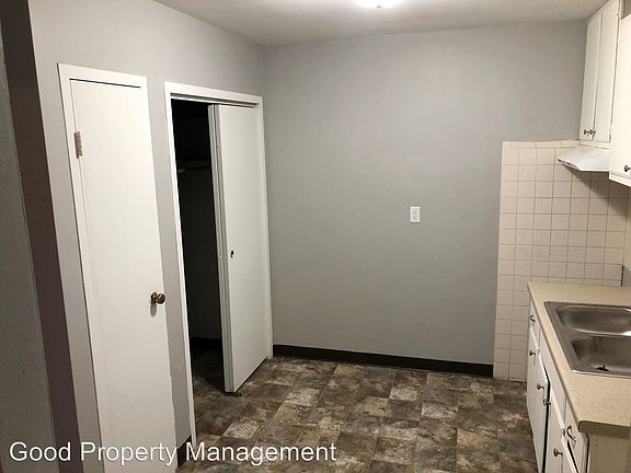 4th image of 558 27th St APT 28B
