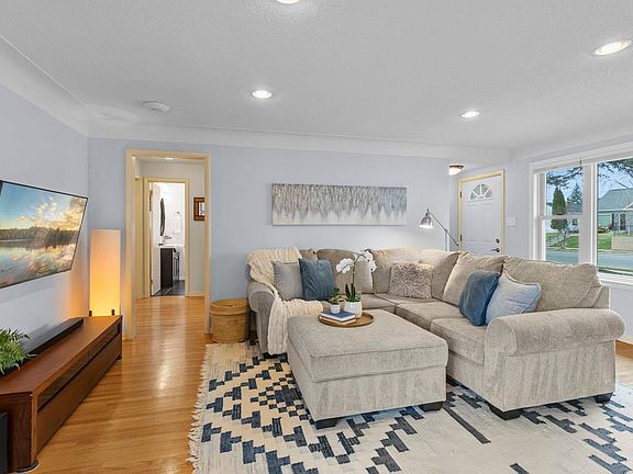 3rd image of 2709 W 60th St