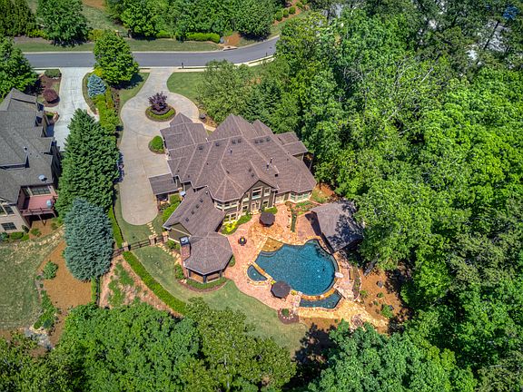 2.5 acre private & level lot