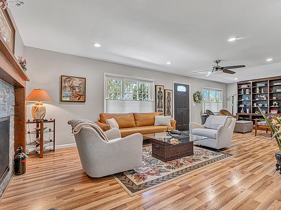 4th image of 3994 Springwood Rd