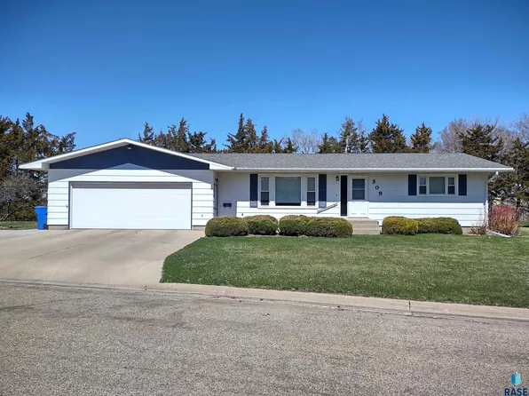 309 W 9th St, Miller, SD 57362