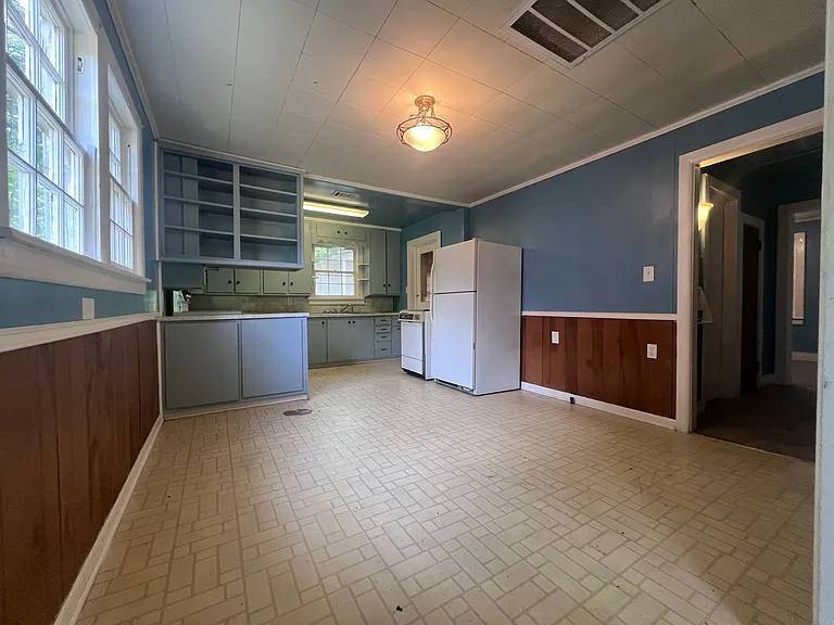 1305 W Vine Ave — Photo 16