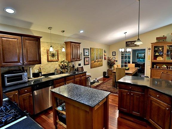 5th image of 6753 White Oak Dr