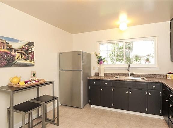 5th image of 2445 Ottawa Way