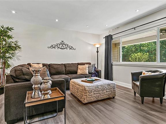 2nd image of 25134 Edgemont Dr