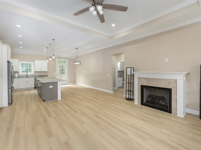 518 Woods Dr — Photo 10