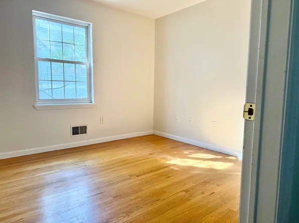 207 New York Avenue image 12 of 21