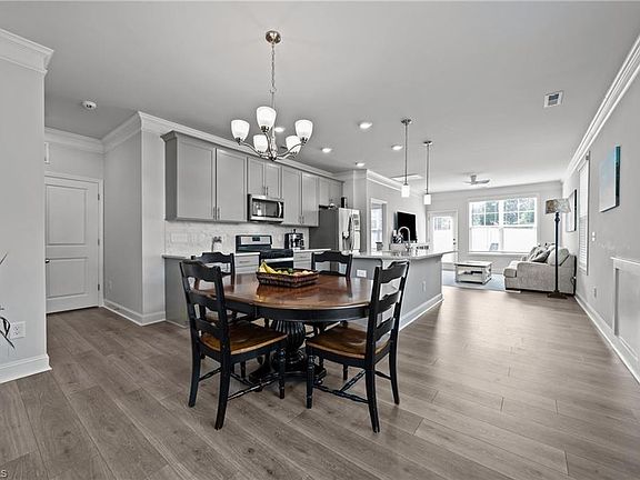 4th image of 211 Stamm Dr