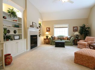 8 Essex Ct, Queensbury, NY 12804