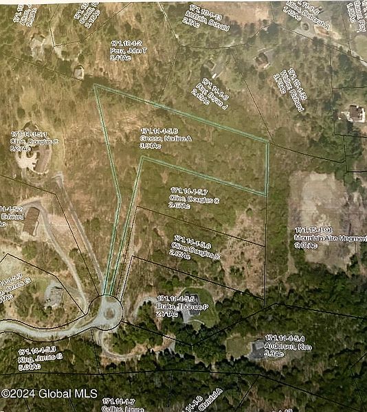 3rd image of 8 Lake Ridge Road