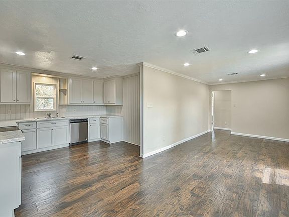2nd image of 536 Wright St