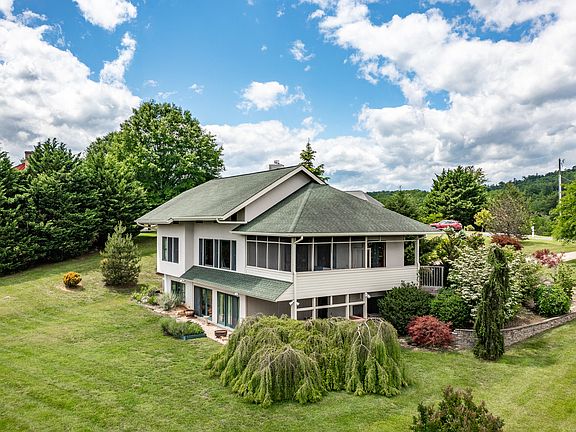 4th image of 35 Meadow Heights Ln