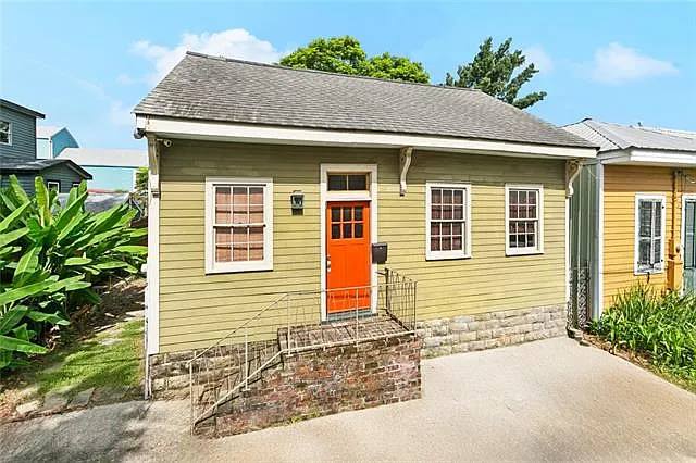 614 General Pershing St — Photo 1