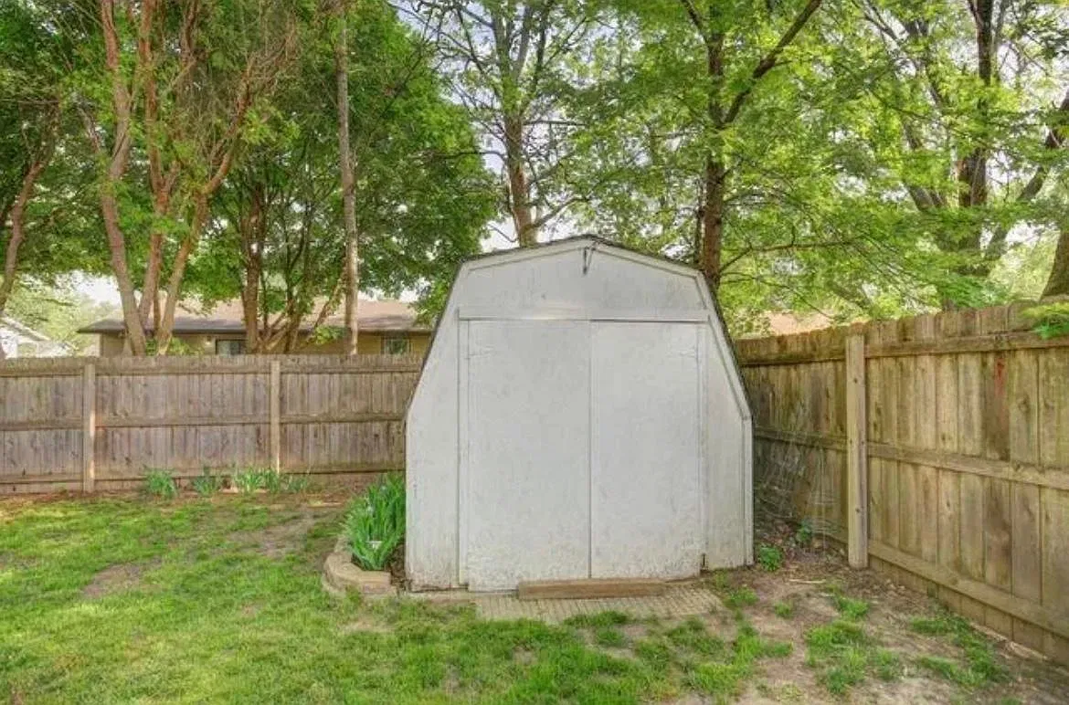 3302 W Daniel St — Photo 3