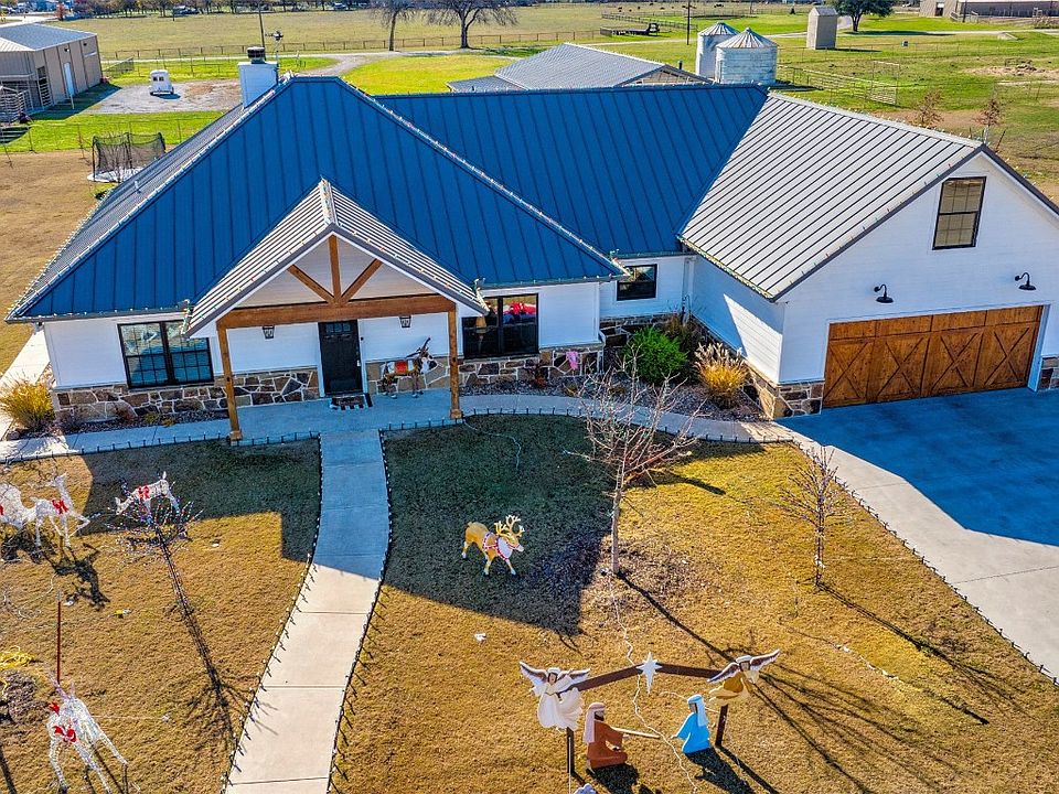 135 Lakeland Dr, Muenster, TX 76252 MLS 20487716 Zillow