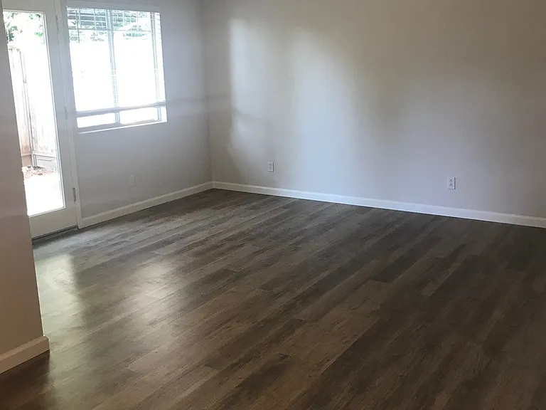 2482 Avignon Cir — Photo 2