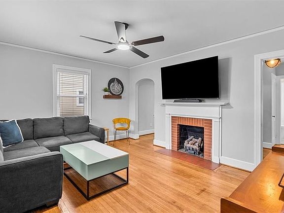 3rd image of 4331 Cornell Ave