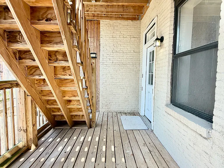 916 Whitelock St #100 — Photo 12