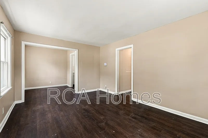 2 bed, 1.0 bath, $1,100 — Photo 2