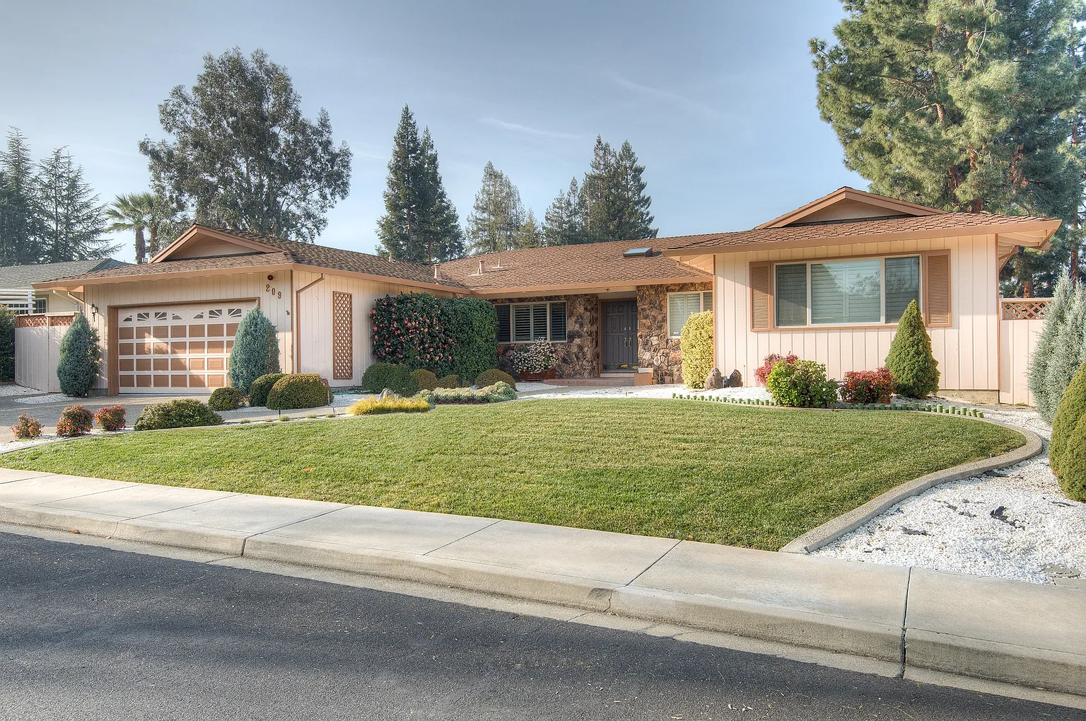 209 Clyde Dr photo 1