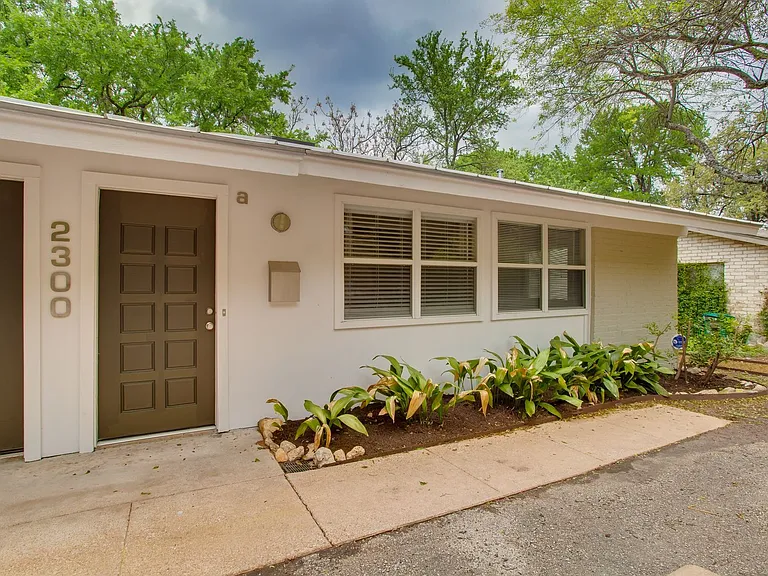 2300 Trailside Drive — Photo 6