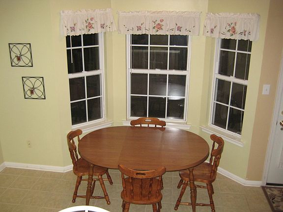 Eat-in Kitchen