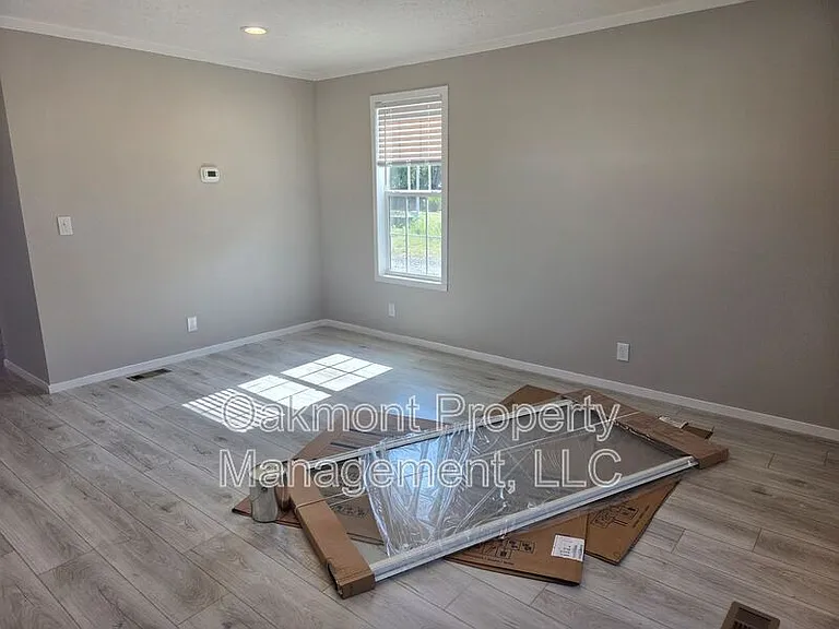 212 Rosewood Ct — Photo 3