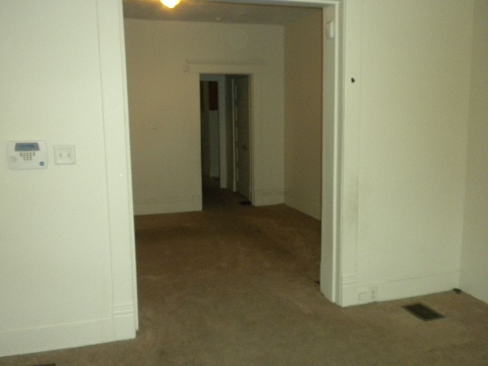 2nd image of 955 E Long St
