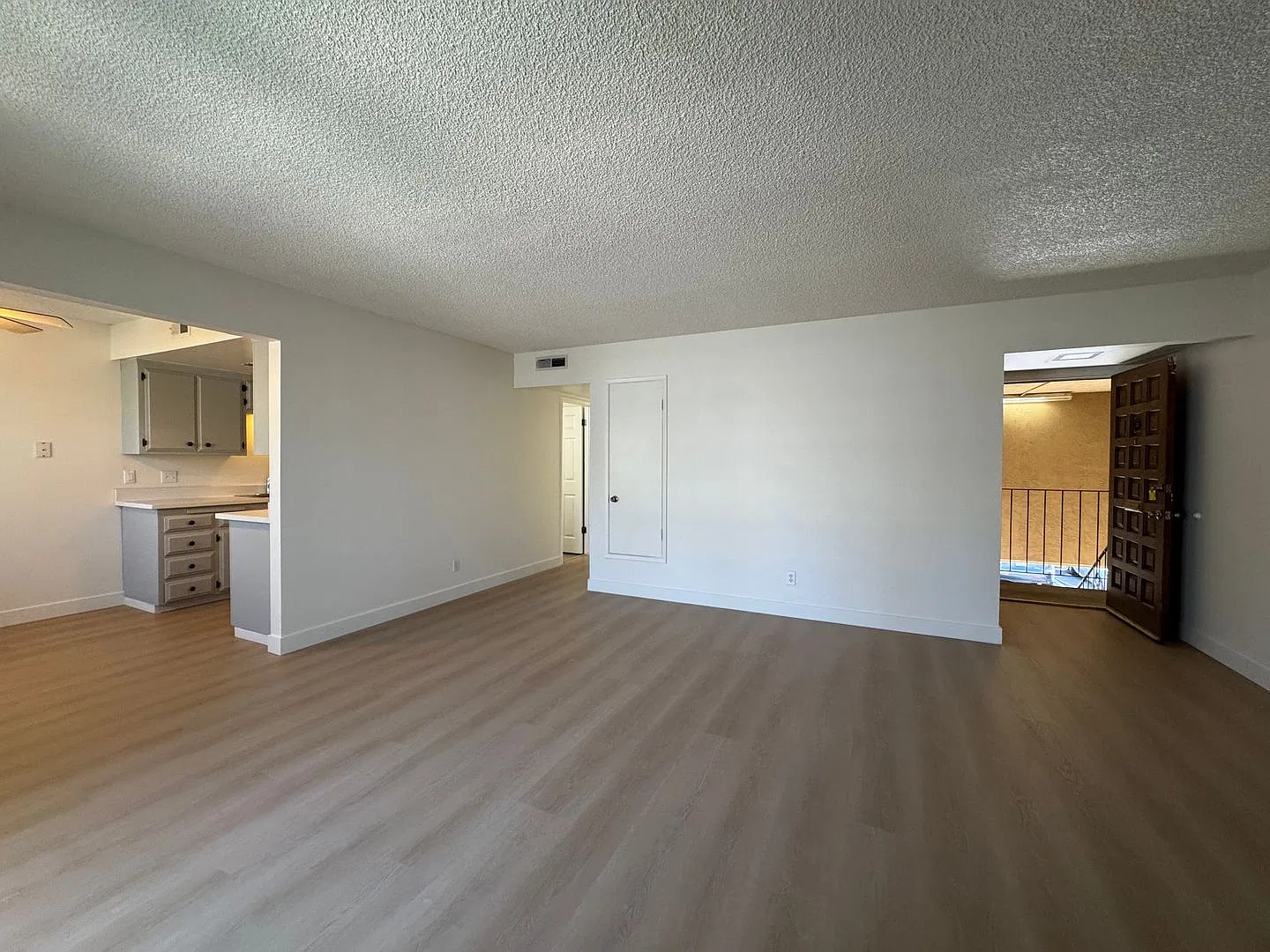 541 - 551 Morse Ave - Laurelwood — Photo 2