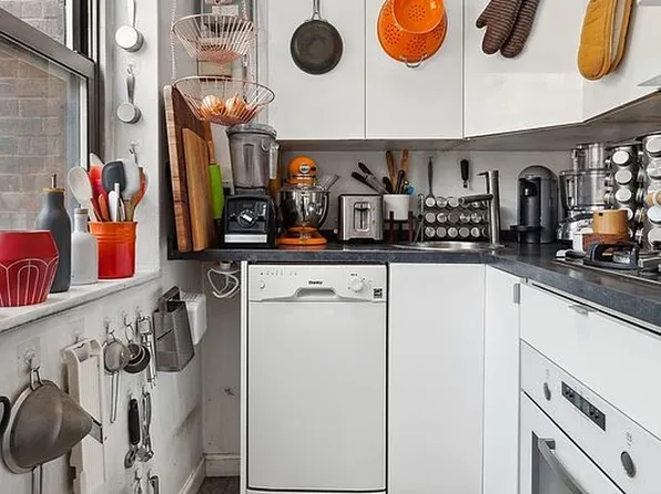 225 Adams St APT 4J, Brooklyn, NY 11201
