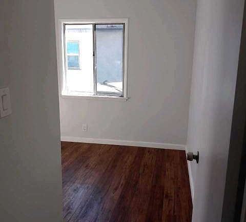 5th image of 933 W Gage Ave