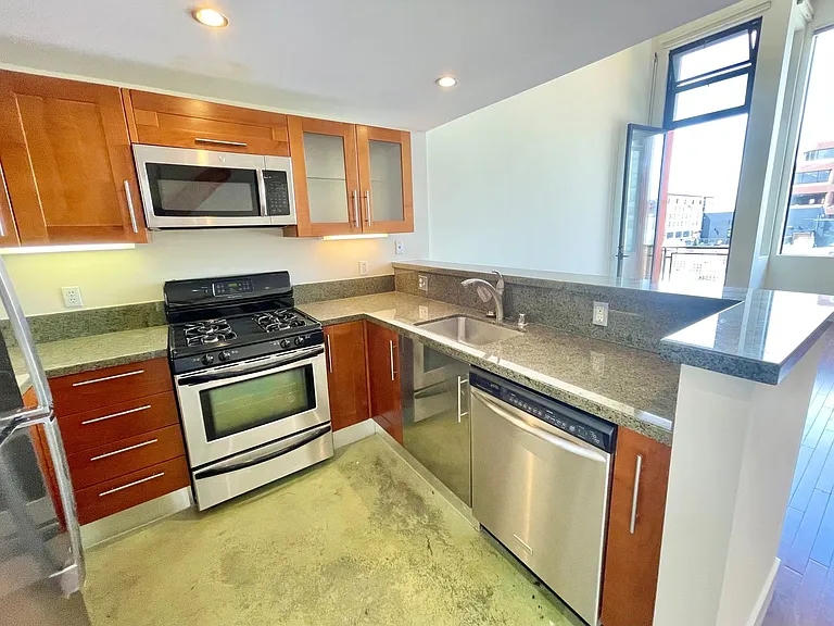 200 Townsend St #32 — Photo 6