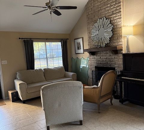 Living room/Family room.