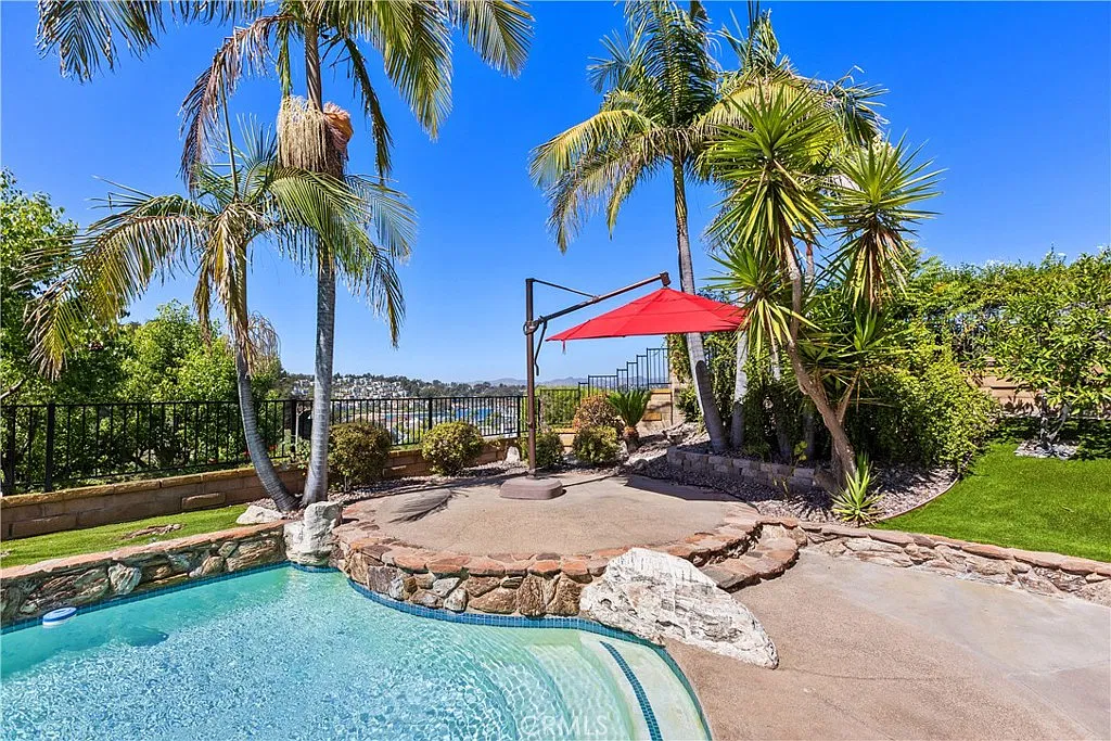 4 bed, 2.5 bath, 3418 sqft, $7,950 — Photo 1