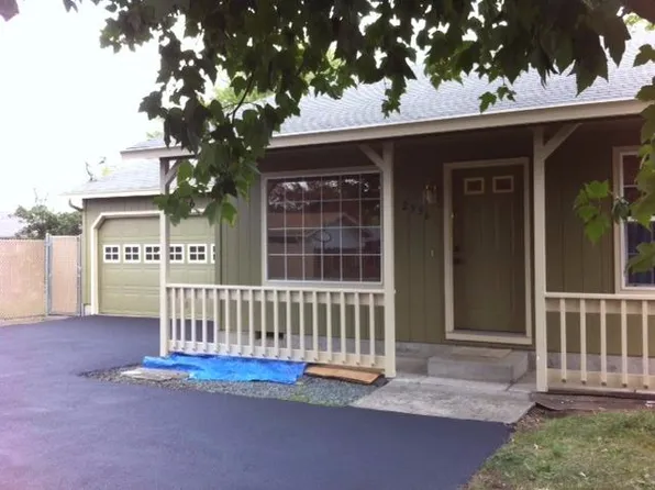 2536 Seneca Ave, Medford, OR 97501