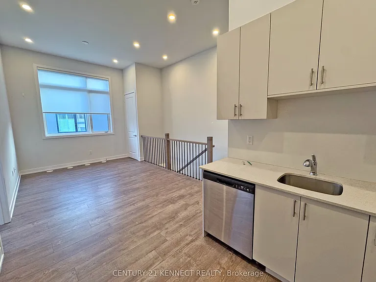 35 Golden Fern St #COACH HOUSE — Photo 15