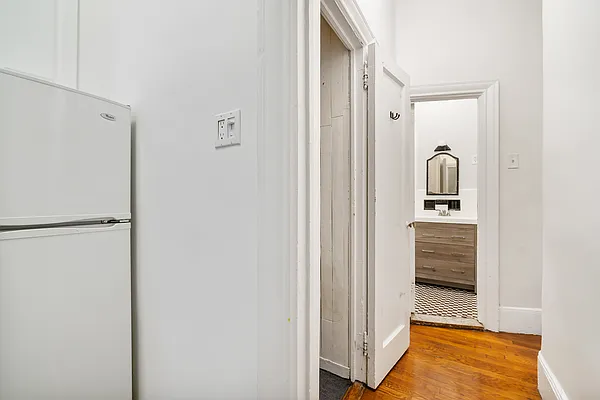 Rented by Avi Nash Associates | media 16