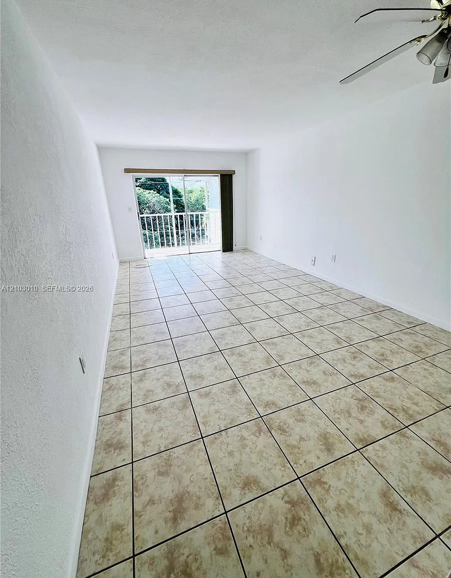 Gold Coast Condo — Photo 4