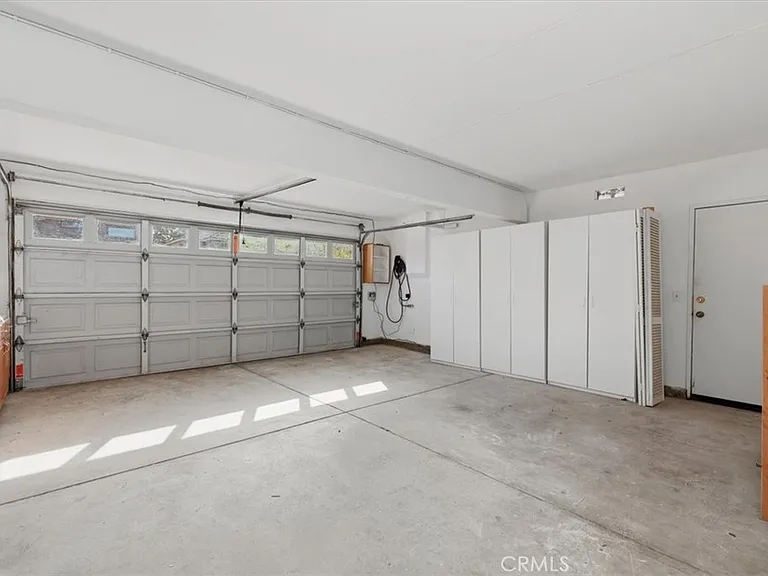 930 Primrose Ln — Photo 24
