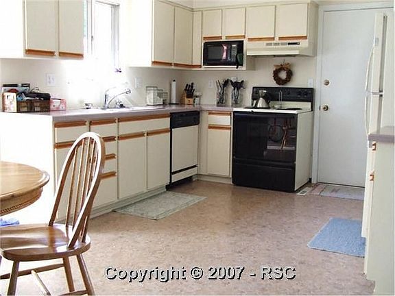 kitchen with dinning area