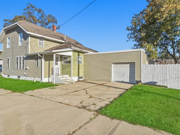 709 S Mitchell St, Cadillac, MI 49601