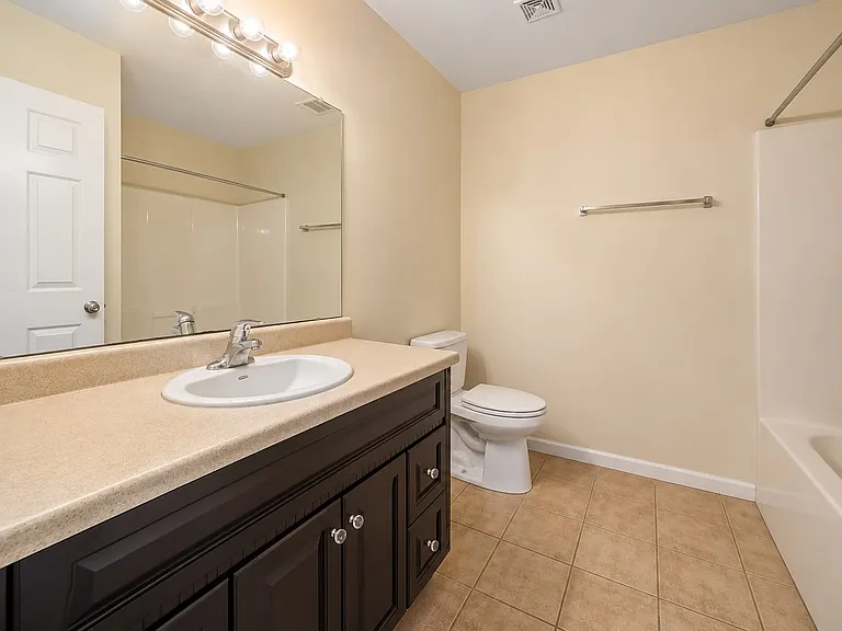 100 Pine St #5 — Photo 20